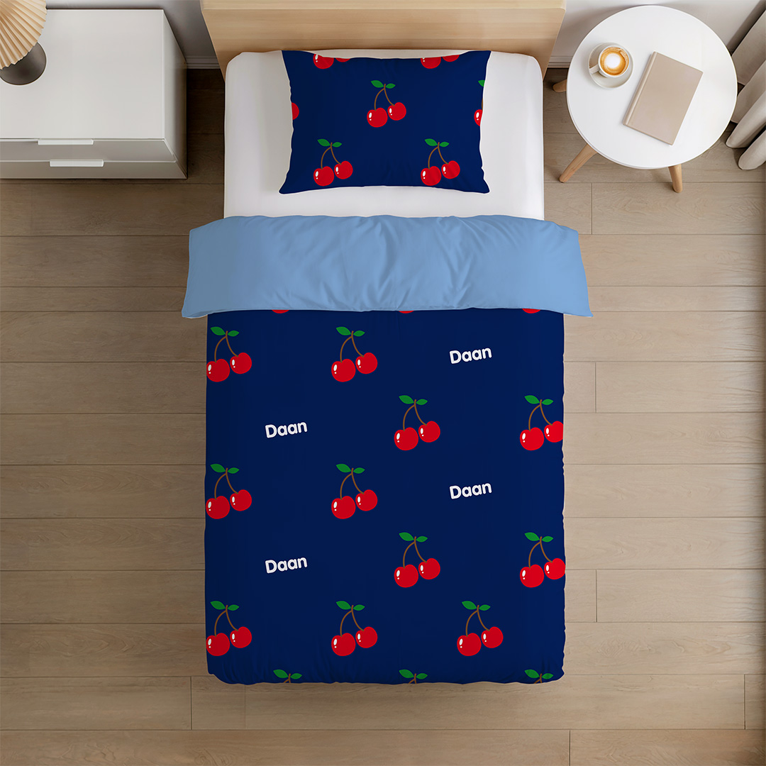 Happy Dekbed Sweet Cherries blauw Dekbedovertrek met Naam– 100% katoen satijn 210TC | incl. 1 kussensloop - Afbeelding 2