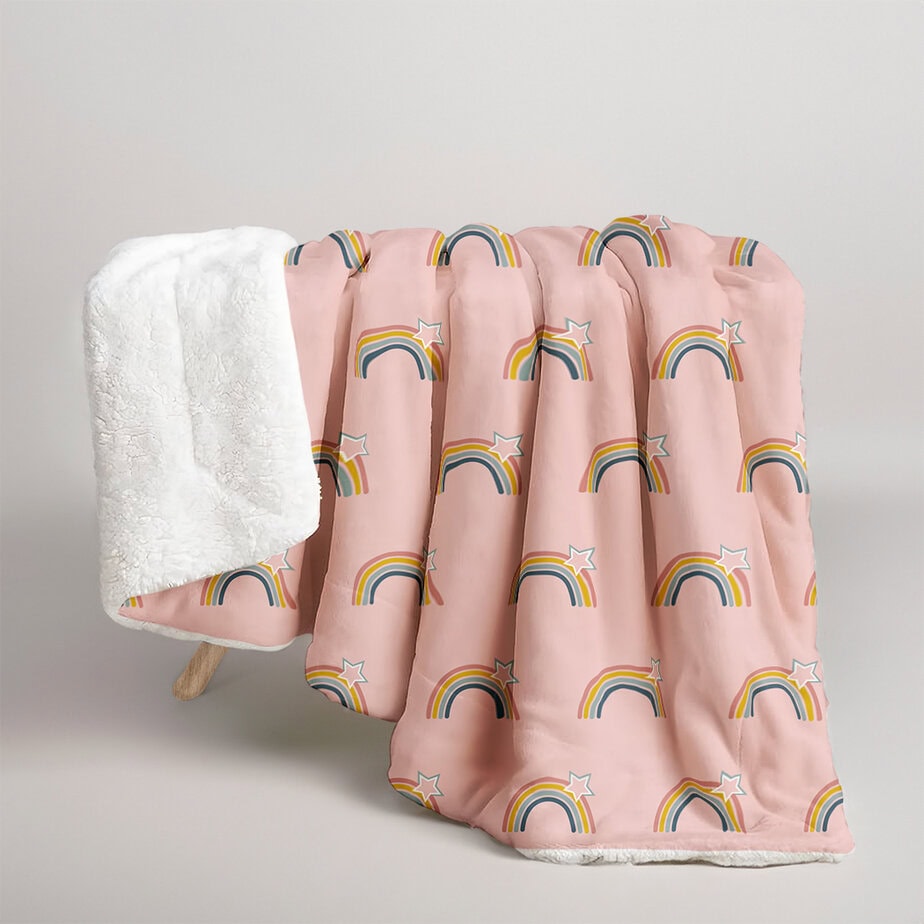 Sherpa fleece deken met regenbogen in zachtroze voor de meisjeskamer - Afbeelding 2